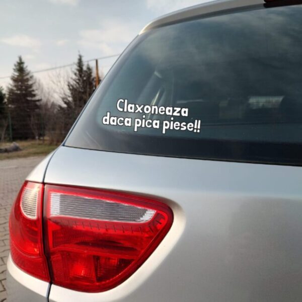 claxoneaza daca pica piese